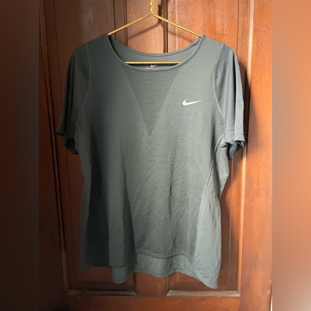 Nike Zonal Cooling women’s extra large short sleeve gray athletic top